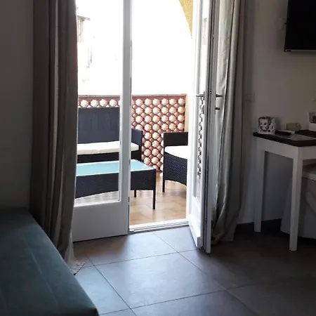 לינה וארוחת בוקר Maison Kaina