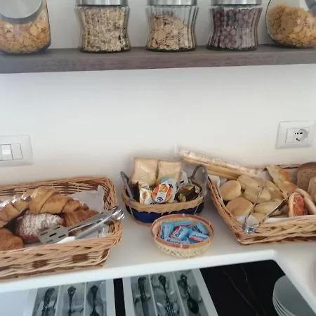 Maison Kaina 3* אולביה